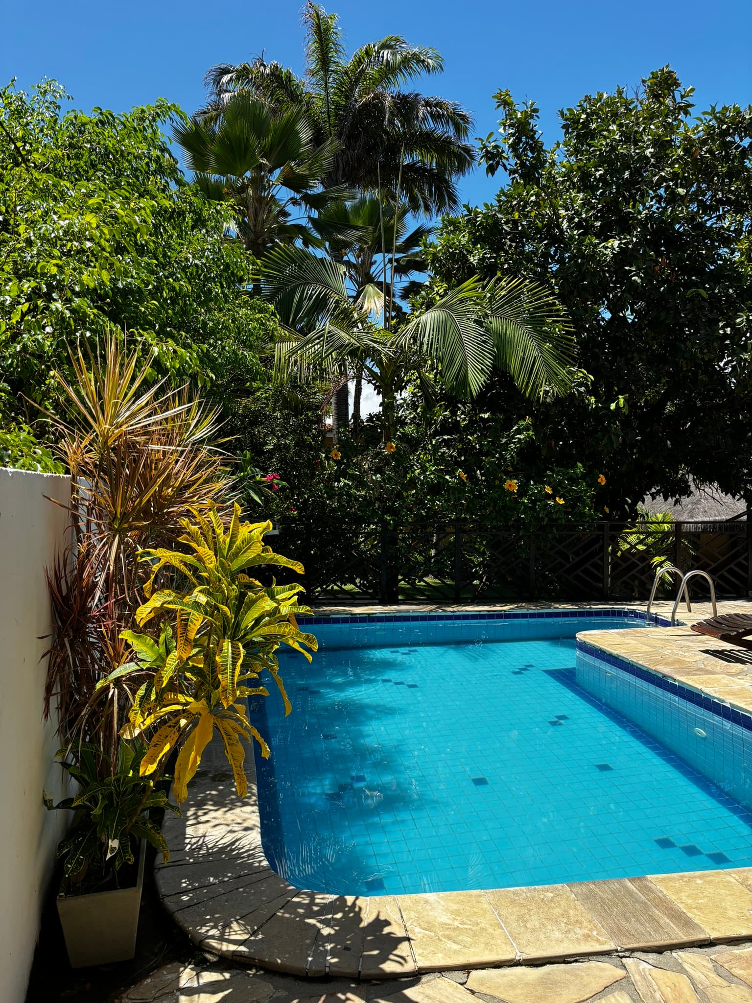 Piscina dos apartamentos standard do Hotel Aconchego